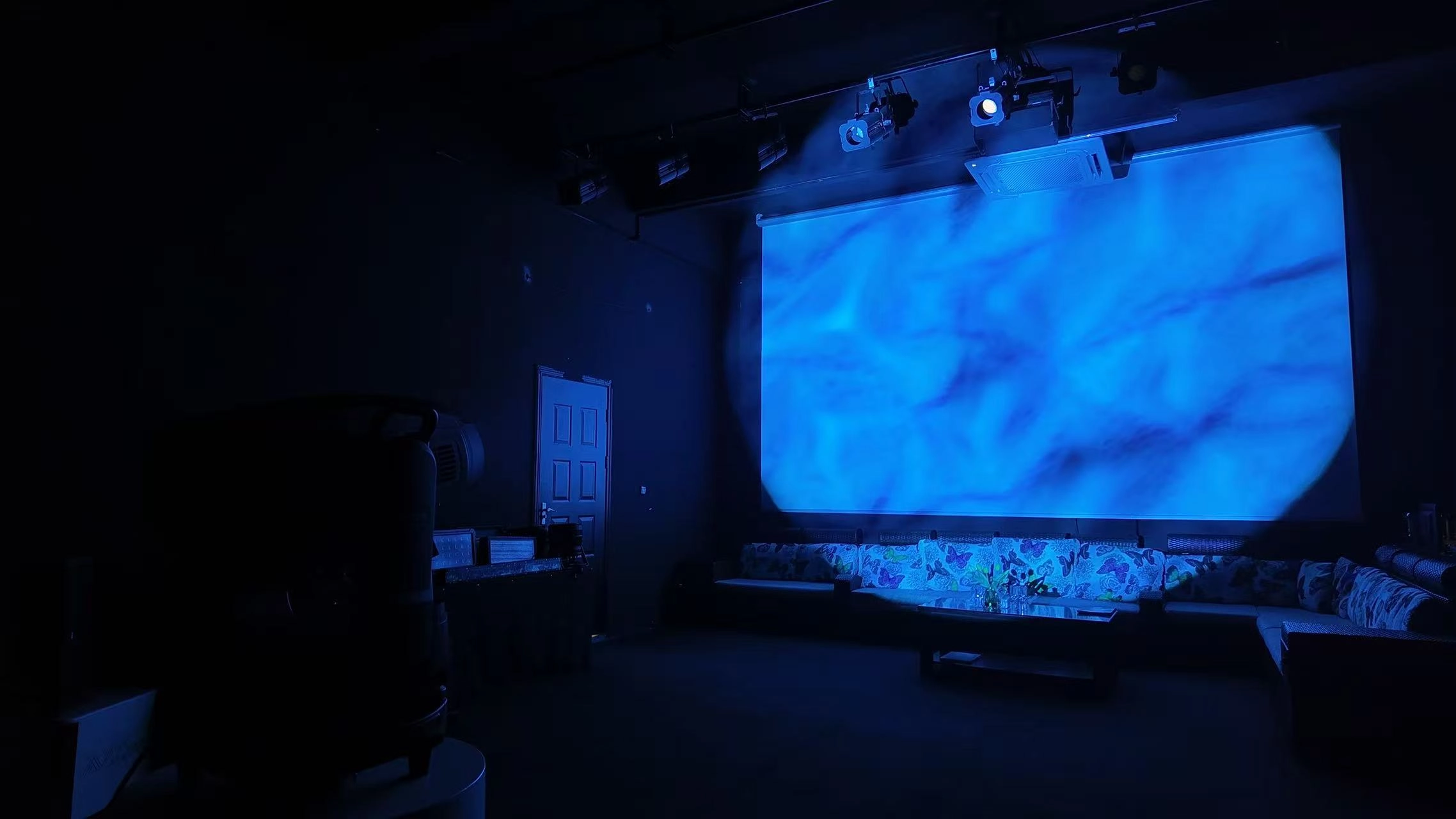 LED profile moving head for theater and concerts - Vanray