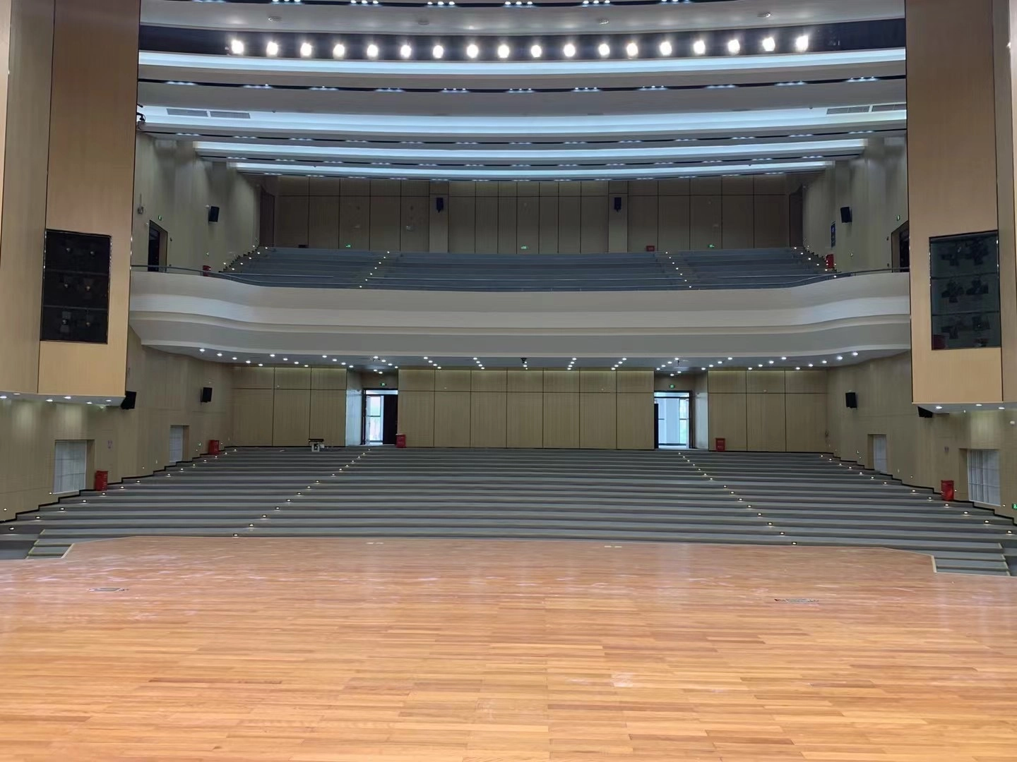 Spot LED profilé pour auditorium - Vanray