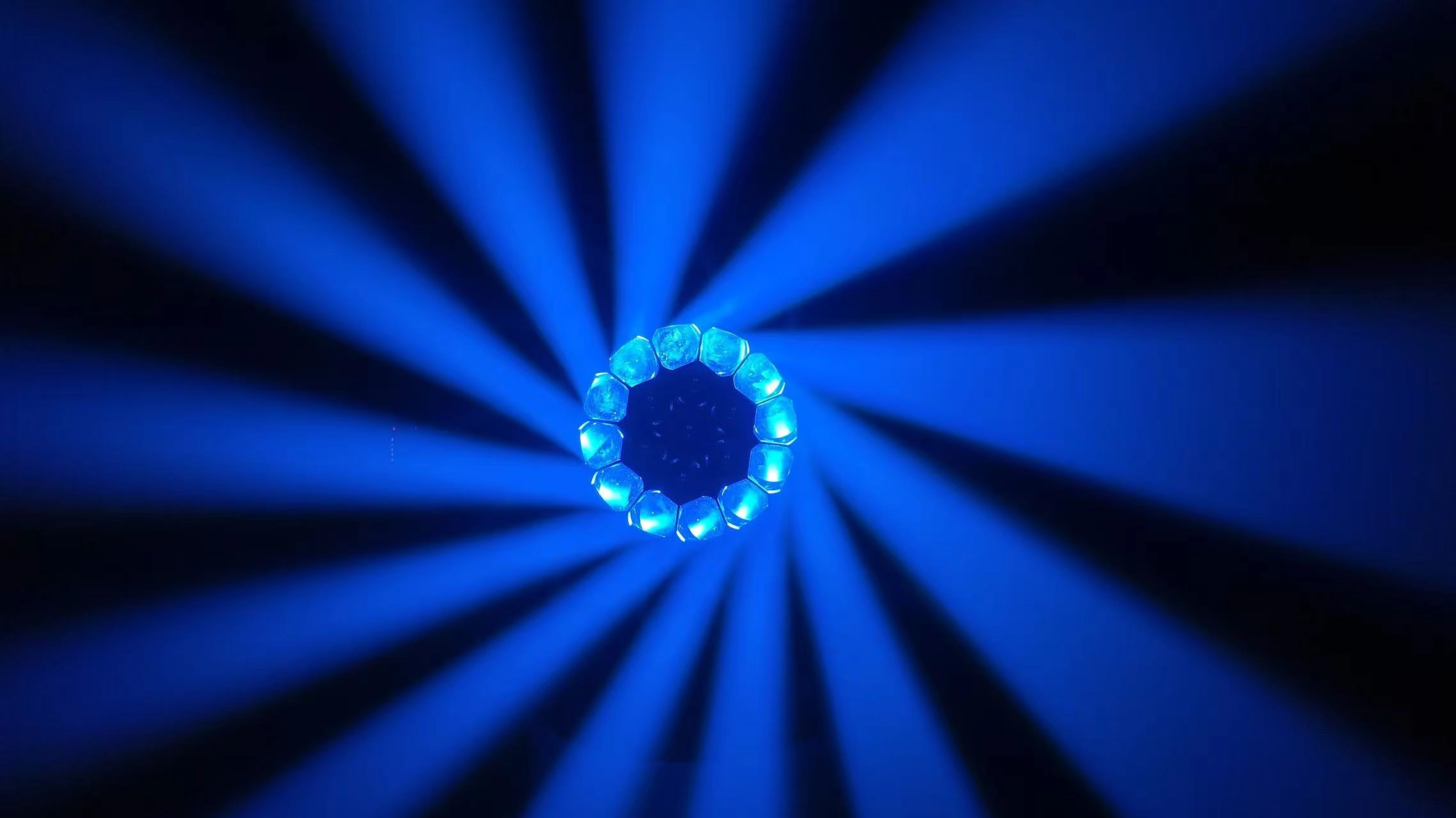 LEDズームムービングヘッド - Vanray