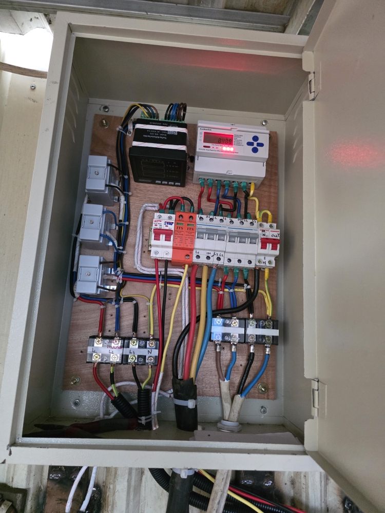 Anti-Backflow Meter prevent excess electricity from being fed back into the grid. (2) Anti-Backflow Meter prevent excess electricity from being fed back into the grid. (2)