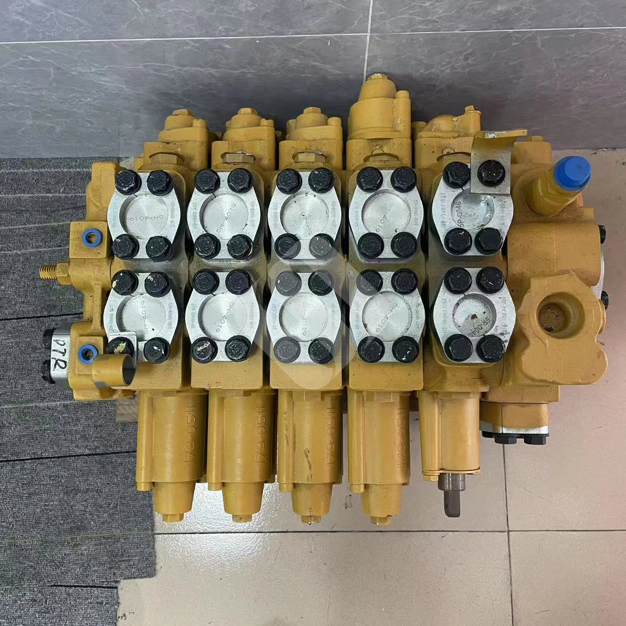 CATERPILLAR BULLDOZER SPARE PARTS 224-4941 2244941 CA2244941 VALVE GP-BANK FOR D7R D7R II D7R XR D7R LGP CATERPILLAR BULLDOZER SPARE PARTS 224-4941 2244941 CA2244941 VALVE GP-BANK FOR D7R D7R II D7R XR D7R LGP