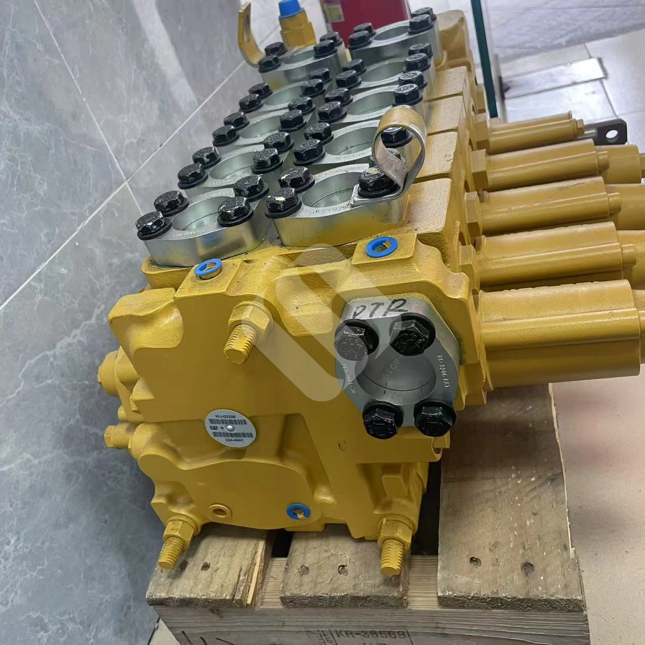 CATERPILLAR BULLDOZER SPARE PARTS 224-4941 2244941 CA2244941 VALVE GP-BANK FOR D7R D7R II D7R XR D7R LGP CATERPILLAR BULLDOZER SPARE PARTS 224-4941 2244941 CA2244941 VALVE GP-BANK FOR D7R D7R II D7R XR D7R LGP