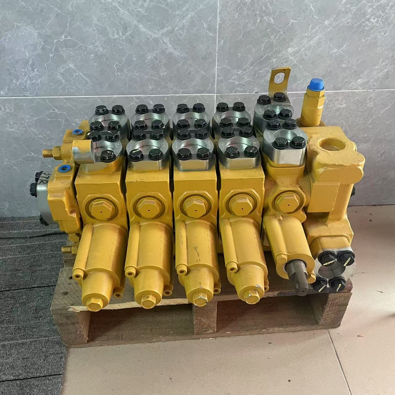 CATERPILLAR BULLDOZER SPARE PARTS 224-4941 2244941 CA2244941 VALVE GP-BANK FOR D7R D7R II D7R XR D7R LGP