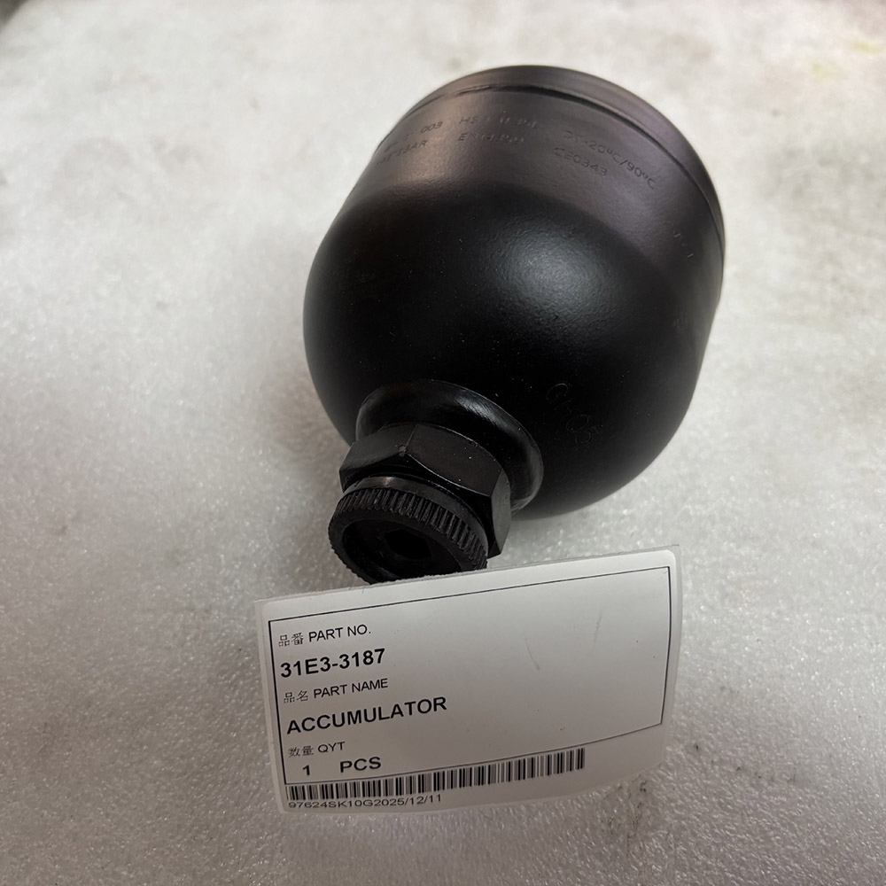 Industrial hydraulic accumulator for wheeled and crawler excavators