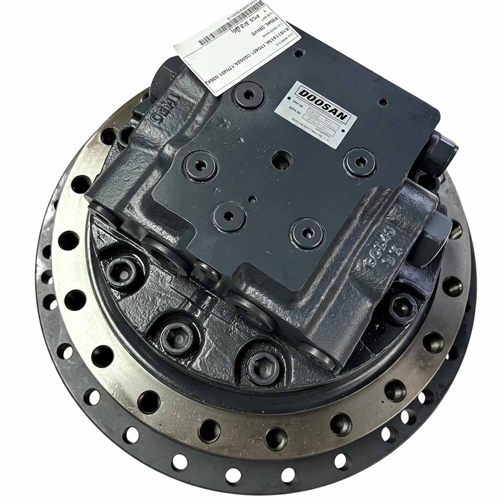 Genuine K1011413A 170401-00042A 170401-00042 Final Drive Travel Motor for Doosan DX255 Doosan final drive motor for heavy machinery, top view on white background