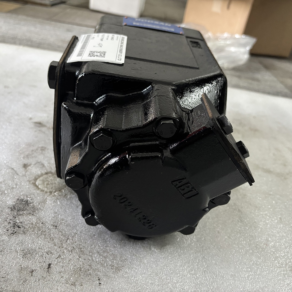 MEGA 500-V TIER-II MEGA 500-V TIER-II 401-00423 PILOT PUMP STEER PUMP HYDRAULIC PUMP 45KG