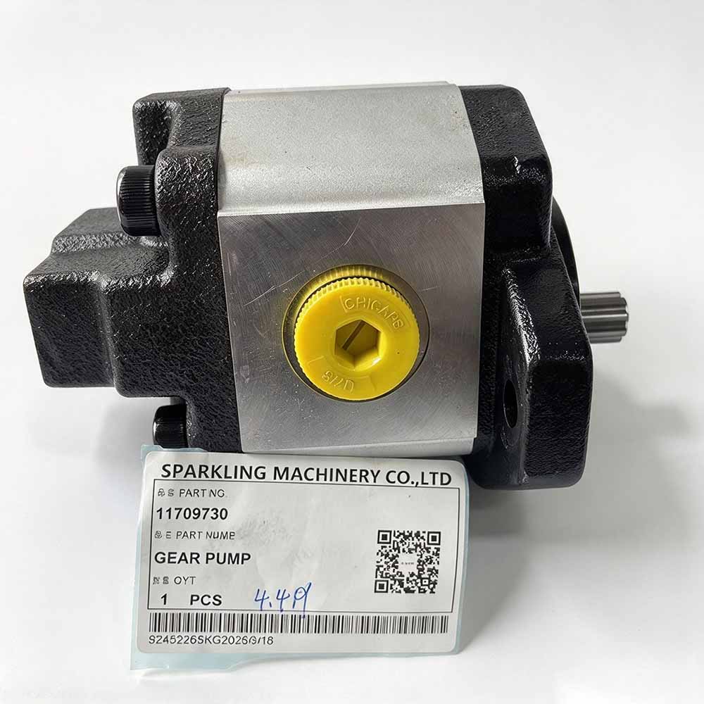 Volvo-BL70B-replacement-hydraulic-gear-pump-11709730-drive-shaft-close-up