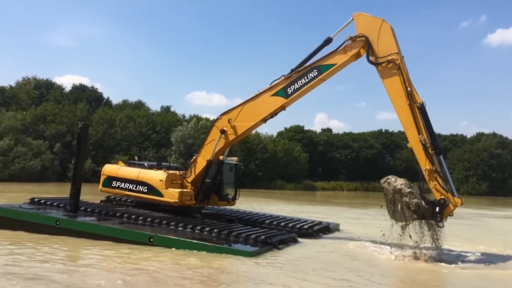 Amphibious Excavator