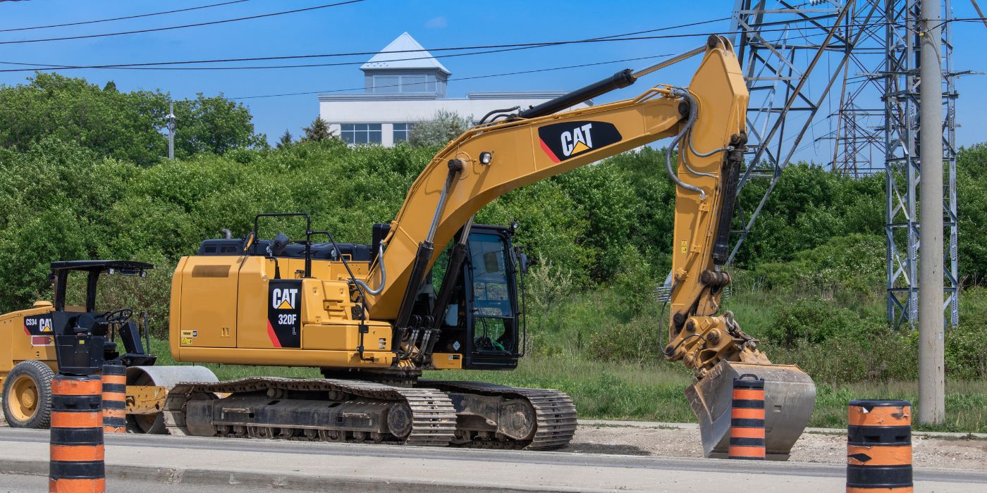 cat 320f with bucket