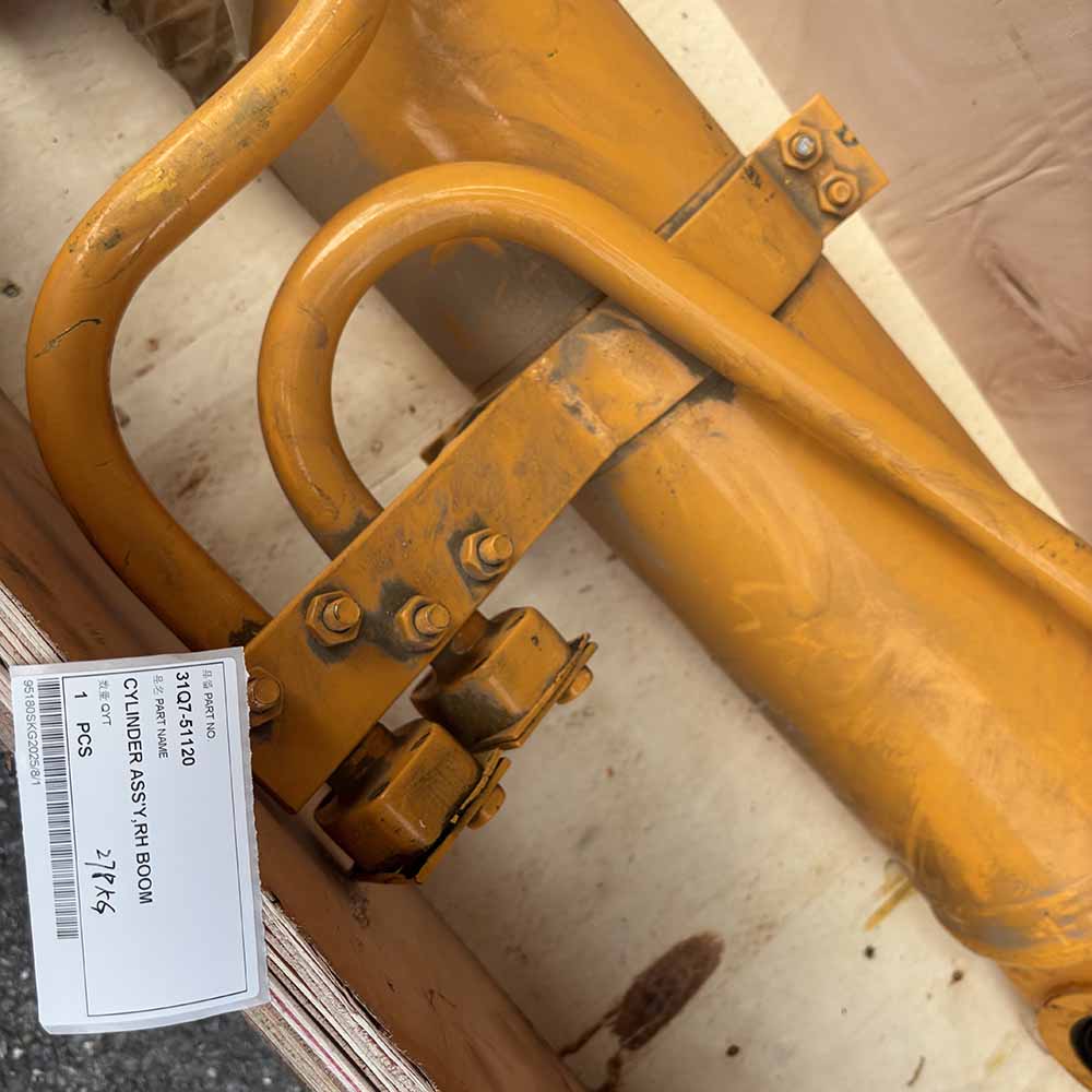 Hyundai HIGH-QUALITY EXCAVATOR PARTS MADE IN CHINA NEW 31Q7-51120 CYLINDER ASS'Y, RH BOOM SPARKLING MACHINERY