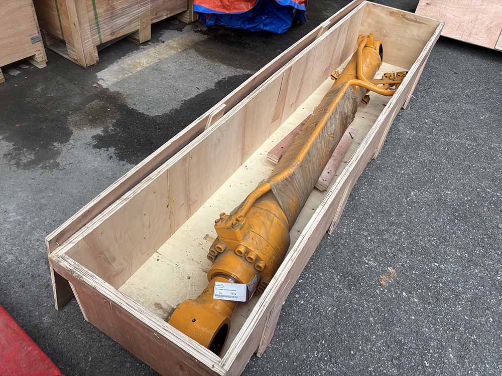 Hyundai HIGH-QUALITY EXCAVATOR PARTS MADE IN CHINA NEW 31Q7-51120 CYLINDER ASS'Y, RH BOOM SPARKLING MACHINERY