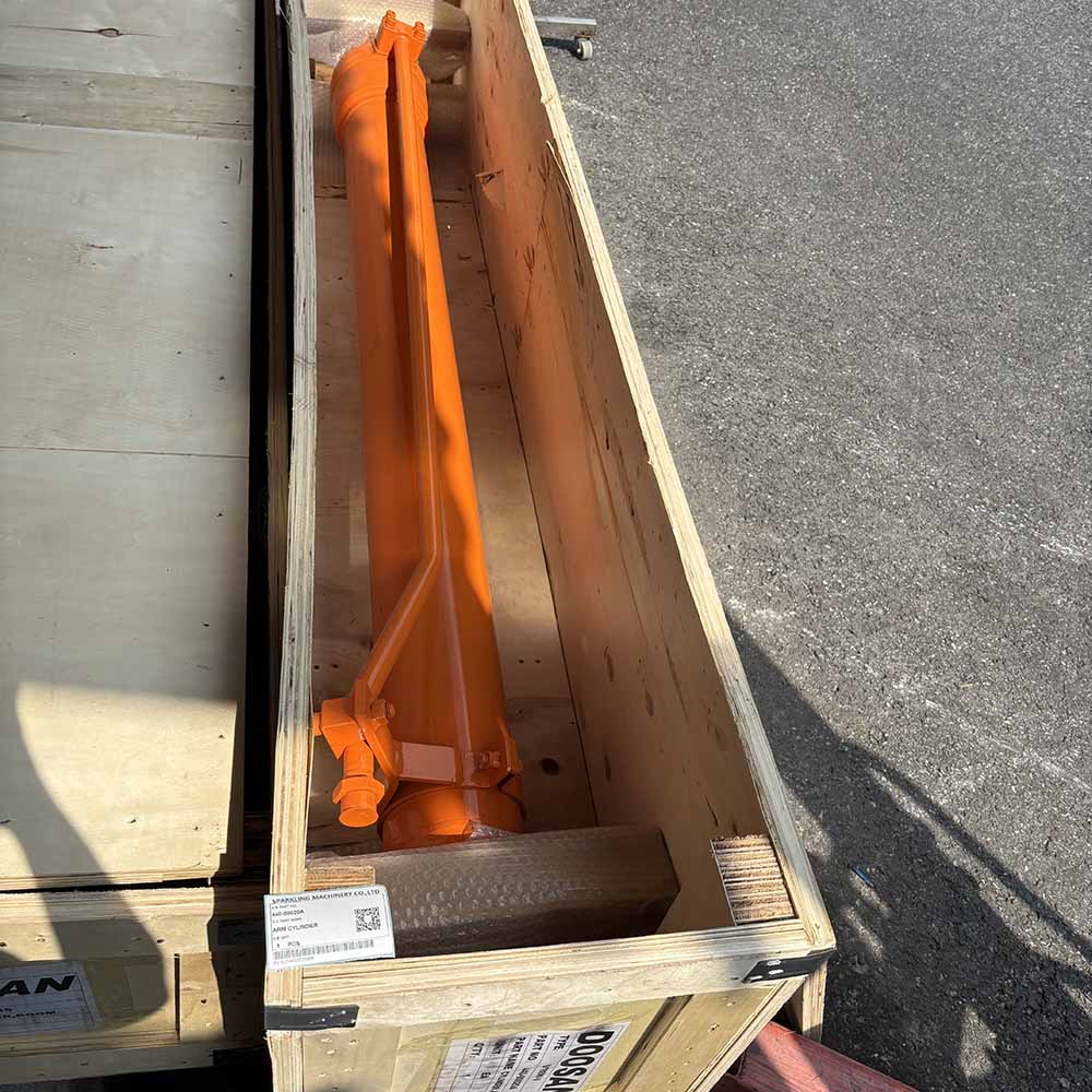 Doosan HIGH-QUALITY EXCAVATOR PARTS MADE IN CHINA NEW 170LC 170W 175LC 180W 440-00020A ARM CYLINDER SPARKLING MACHINERY