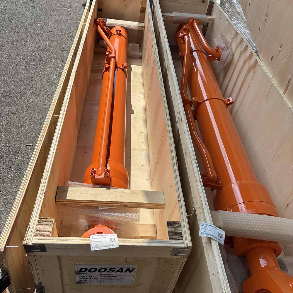 Doosan HIGH-QUALITY EXCAVATOR PARTS MADE IN CHINA NEW 440-00257 DOOSAN 300 ARM CYLINDER SPARKLING MACHINERY