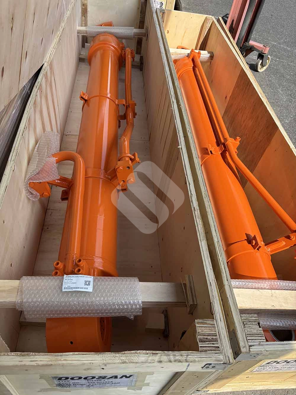 Doosan HIGH-QUALITY EXCAVATOR PARTS MADE IN CHINA NEW 420LC 440-00322A BOOM CYLINDER SPARKLING MACHINERY Doosan HIGH-QUALITY EXCAVATOR PARTS MADE IN CHINA NEW 420LC 440-00322A BOOM CYLINDER SPARKLING MACHINERY