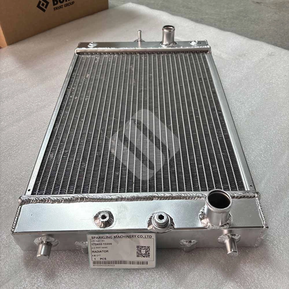 172482-13300 Radiator for Yanmar ViO20-3, ViO25, ViO25-6A Heavy-duty-engine-radiator-172482-13300-for-Yanmar-ViO25-6A