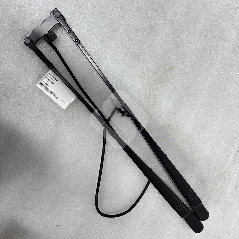 423-926-4781 Front Wiper Arm Assembly for Komatsu WA380-6, WA430-6, WA470-6, WA480-6 Black metal heavy-duty windshield 423-926-4781 wiper arm assembly with product tag.
