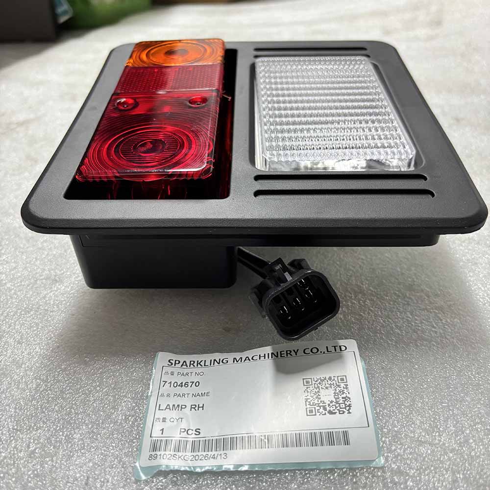 Bobcat-T550-compact-track-loader-RH-front-lamp-7104670