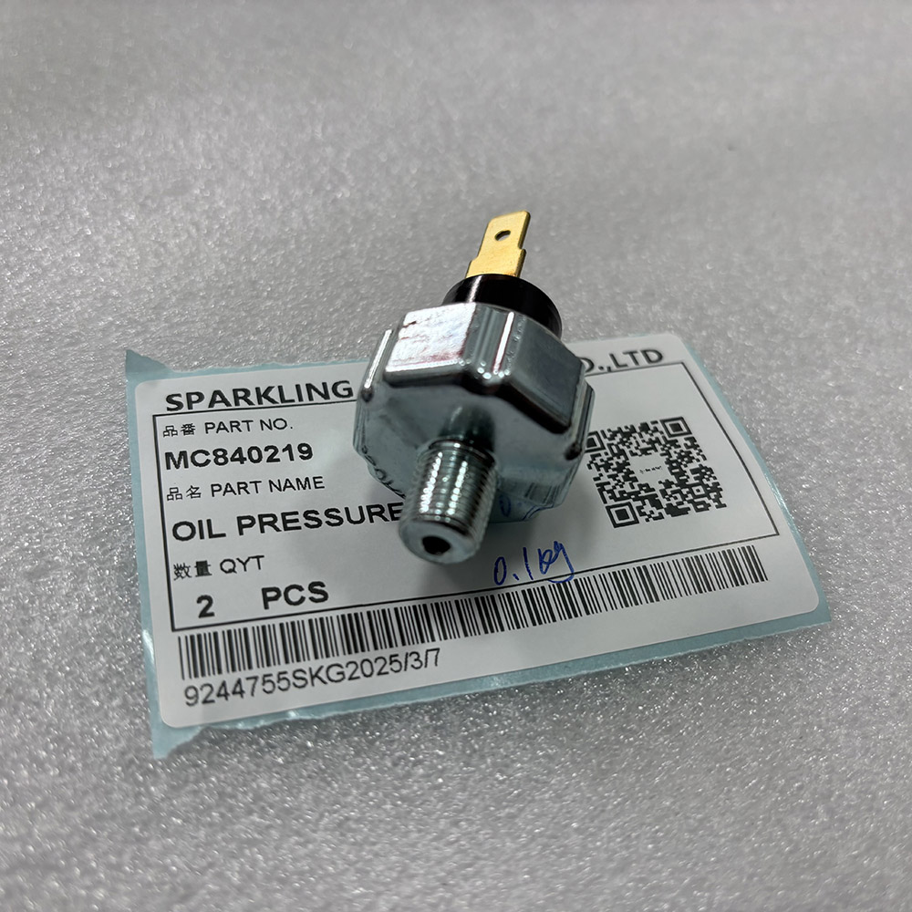 Excavator Spare Parts MC840219 OIL PRESSURE SWITCH for Kobelco Construction Equipment SK220LC