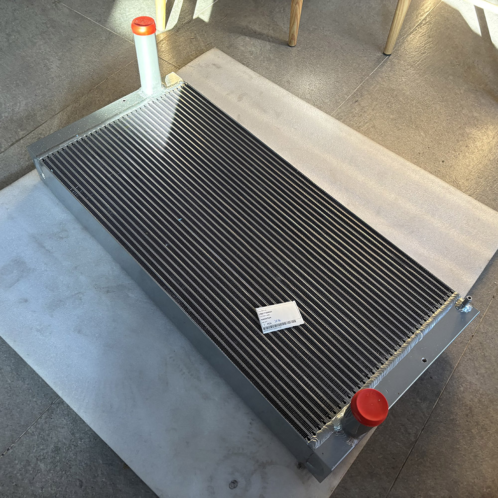 Heavy duty cooling radiator for EC220E