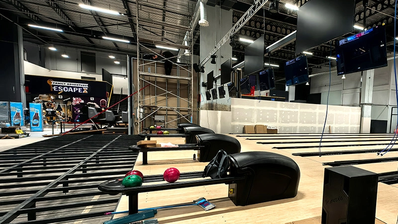 Flying Bowling - bowling-ball-&-pins Flying Bowling - bowling ball & pins