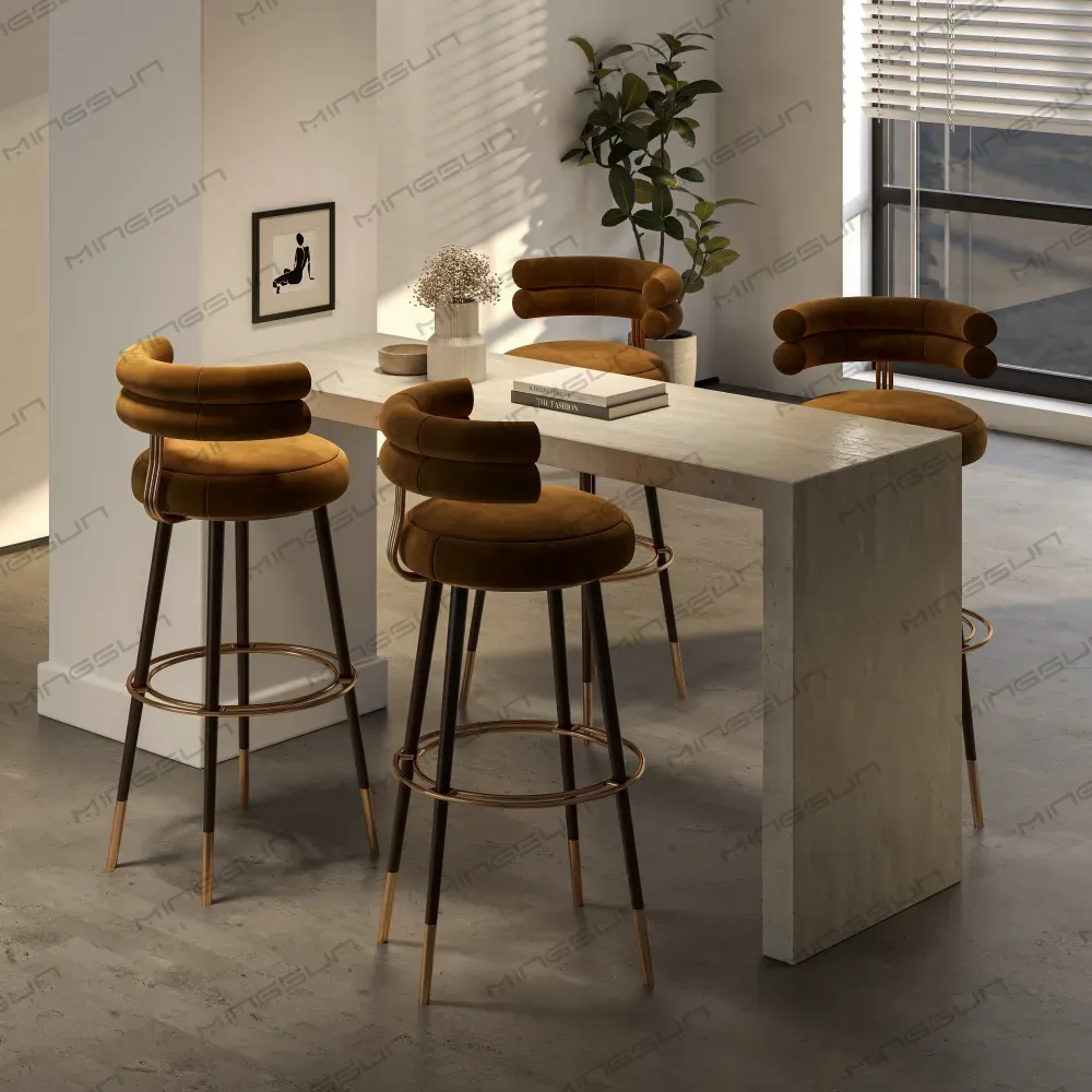 طقم أثاث فندقي فاخر حديث من المخمل، مزود بكراسي بار وأرجل معدنية ذهبية - مينغسون طقم أثاث فندقي فاخر حديث من المخمل، مزود بكراسي بار وأرجل معدنية ذهبية - مينغسون