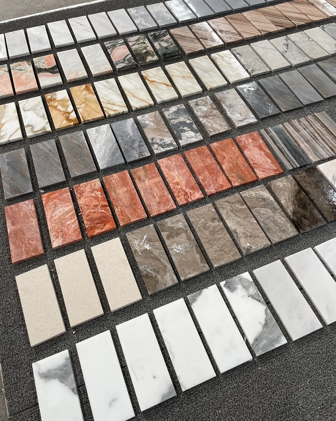 rectangular-stone-sample-collection-in-various-marble-travertine-and-quartz-for-hotels