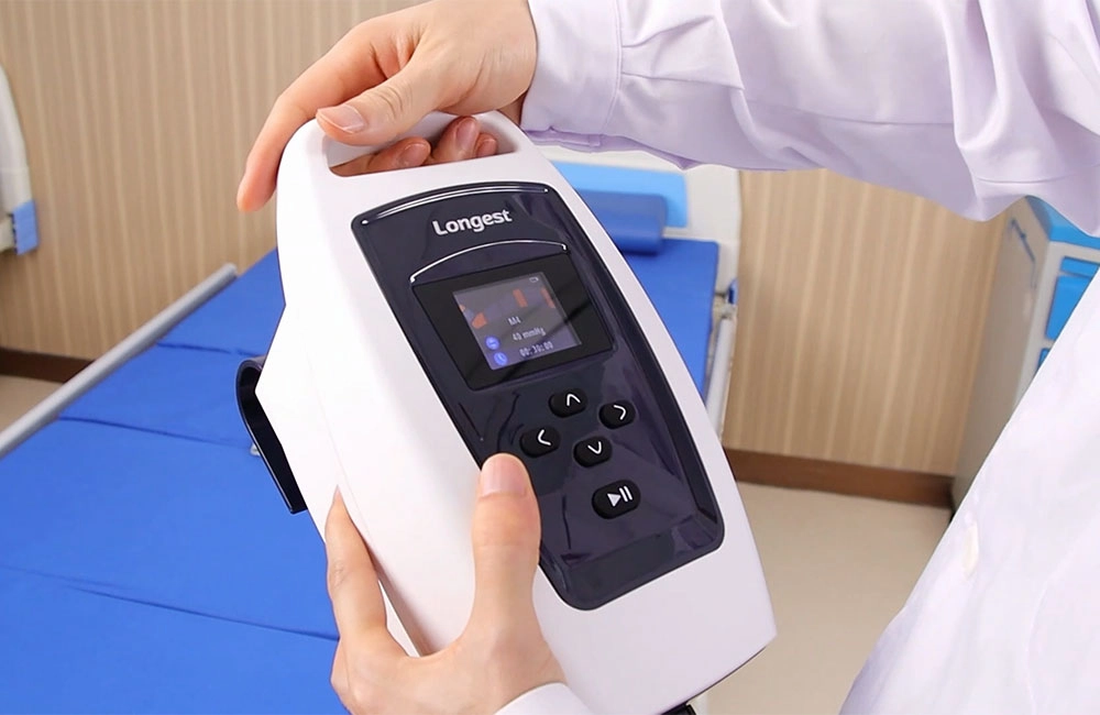 The-handle-facilitates-the-movement-of-the-device-by-medical-staff.