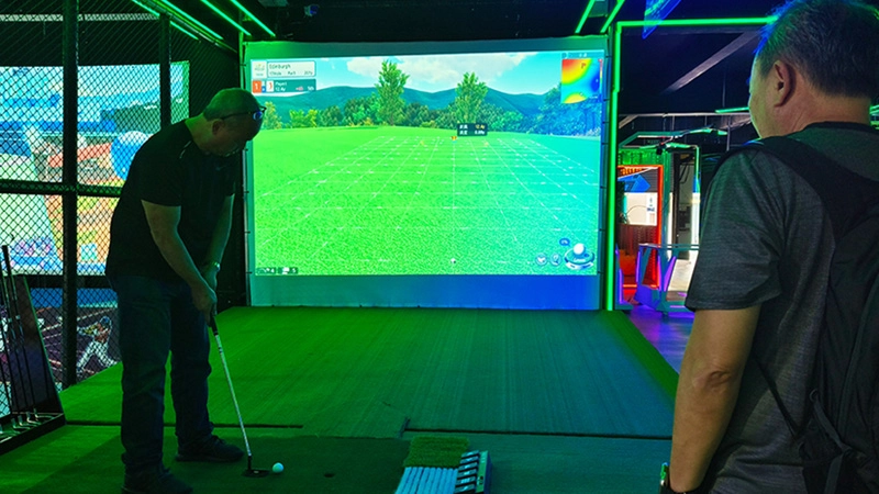 ideal ceiling height for golf simulator room