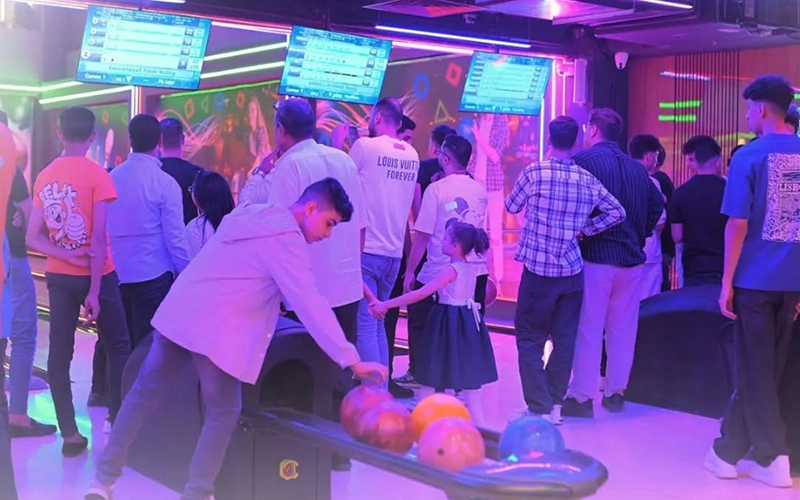 Chinese-bowling-supplier JAMMA's Home Pinstripes Arena Lanes Bowling Alley Building Solution