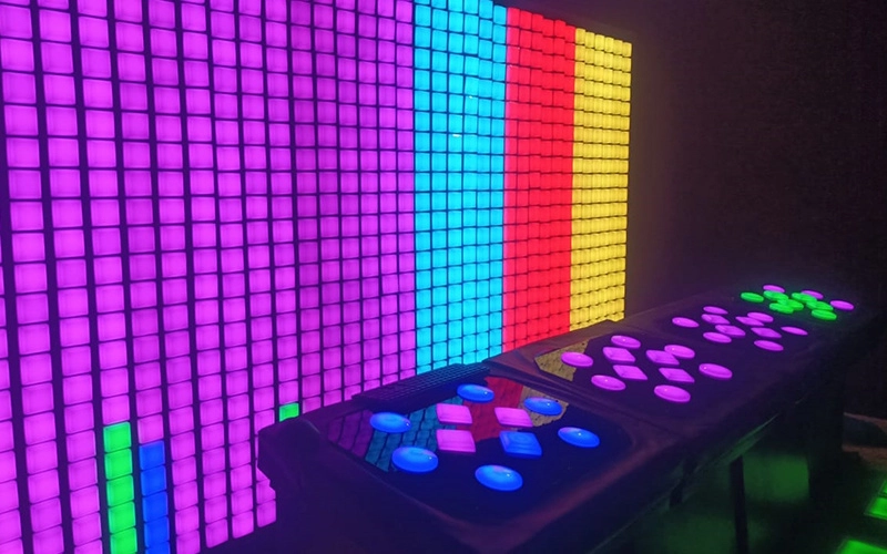 interactive attraction manufacturer using RFID wristbands