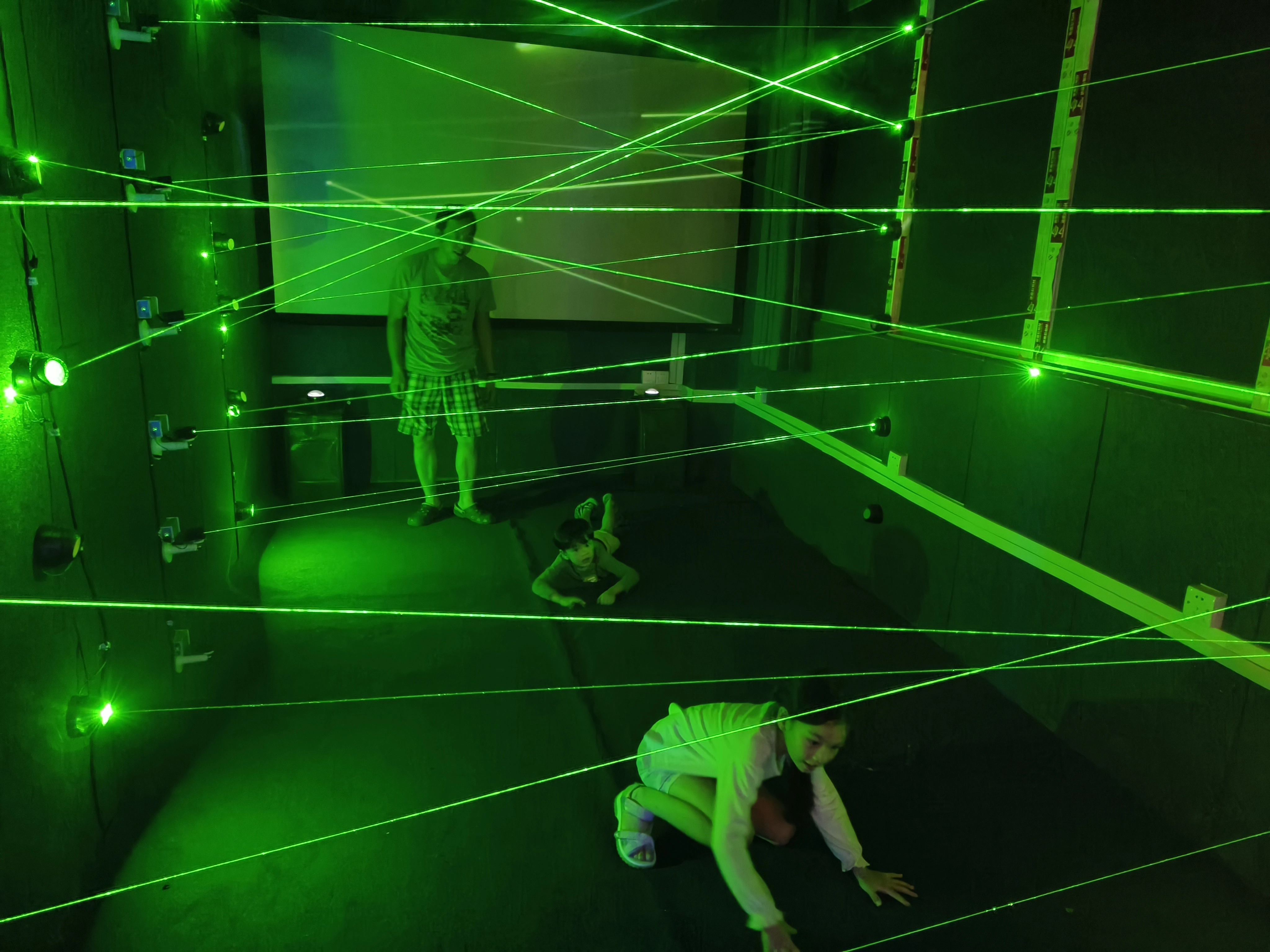 How to Create an Immersive and Interactive Experience for Your Entertainment Venue