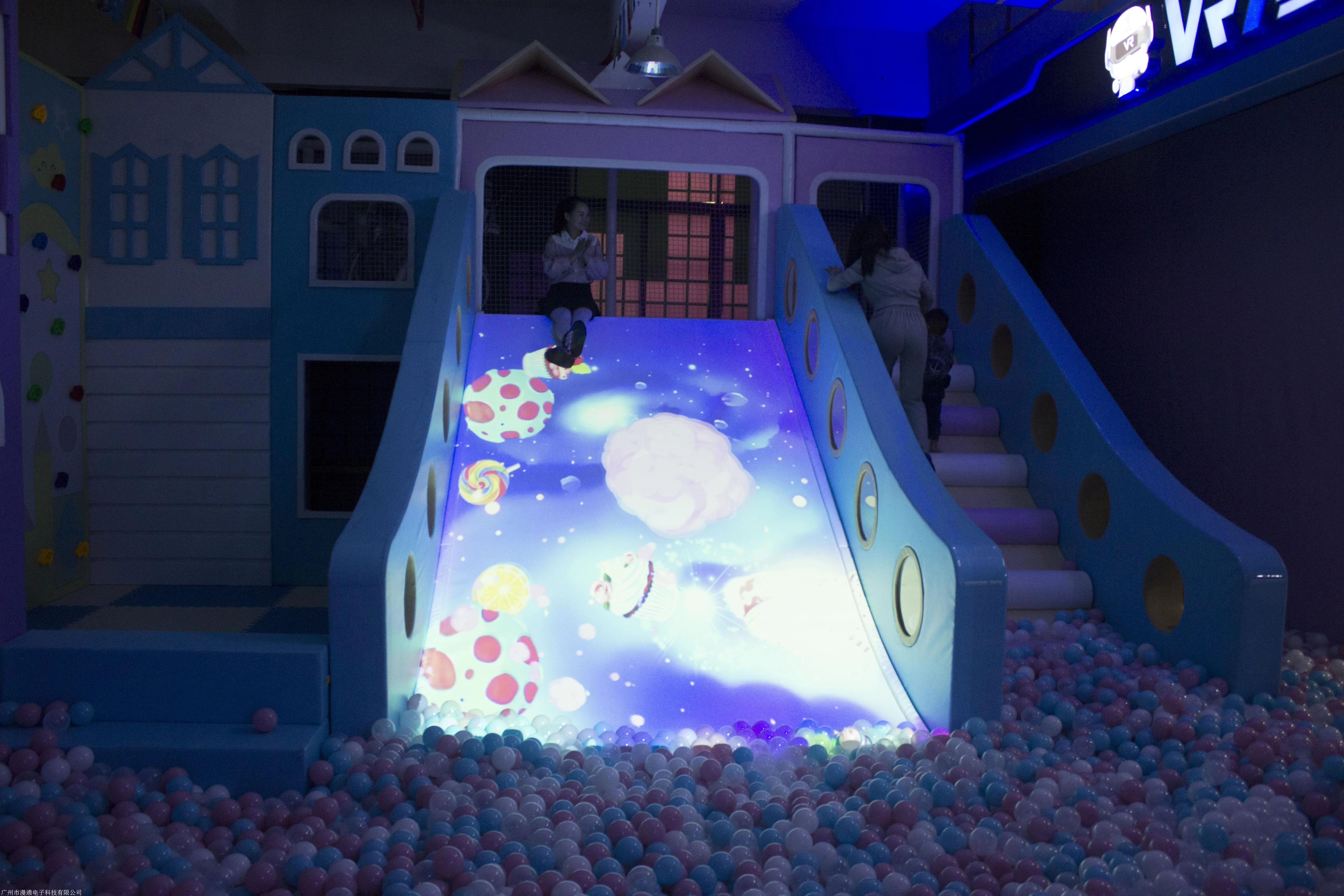 Interactive Slide Game Projection Projects in Schools: A New Way to Engage Students