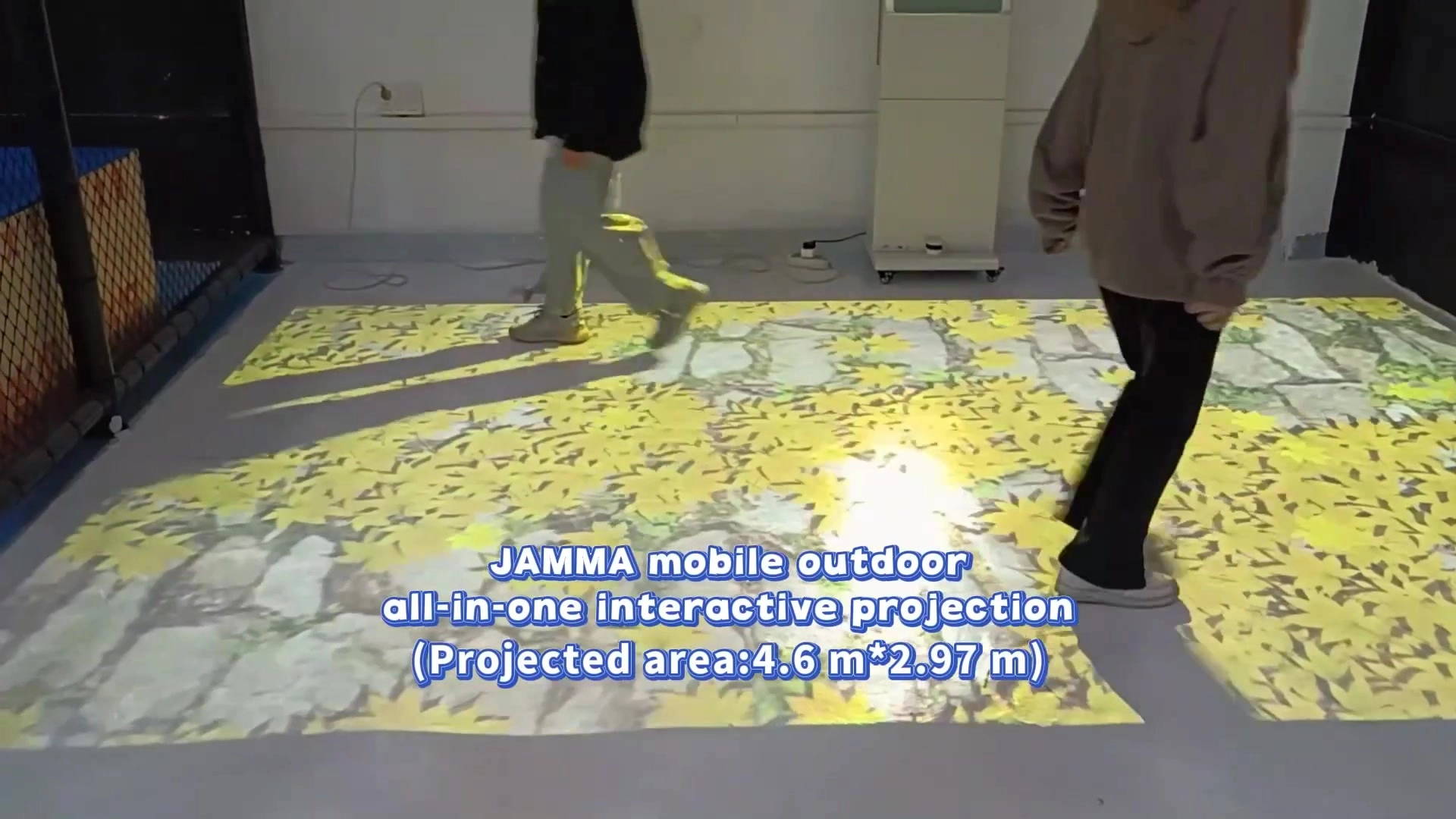 Mobile All-in-One interactive projector