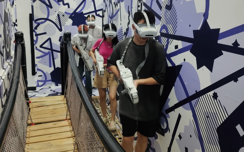 VR-multiplayer-game VR experience room maker for entertainment and education