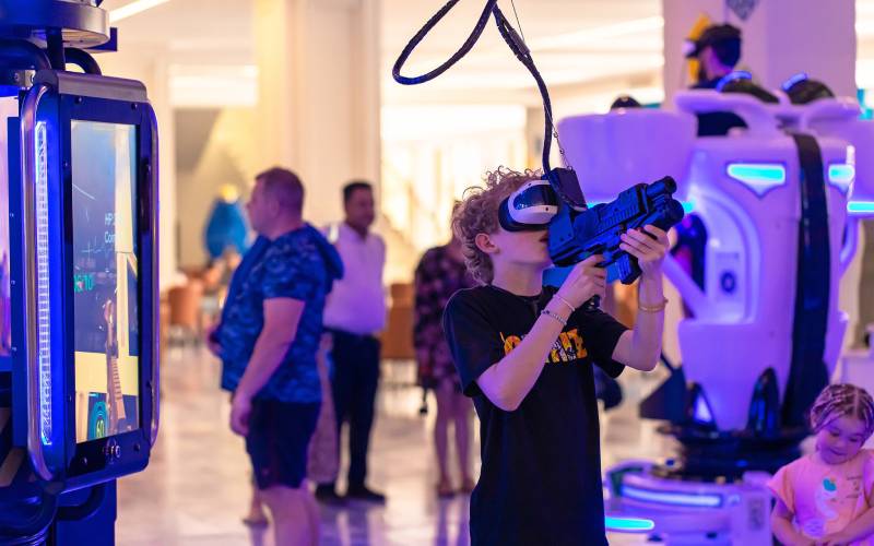 comparison between vr shooting simulators and arcade machines