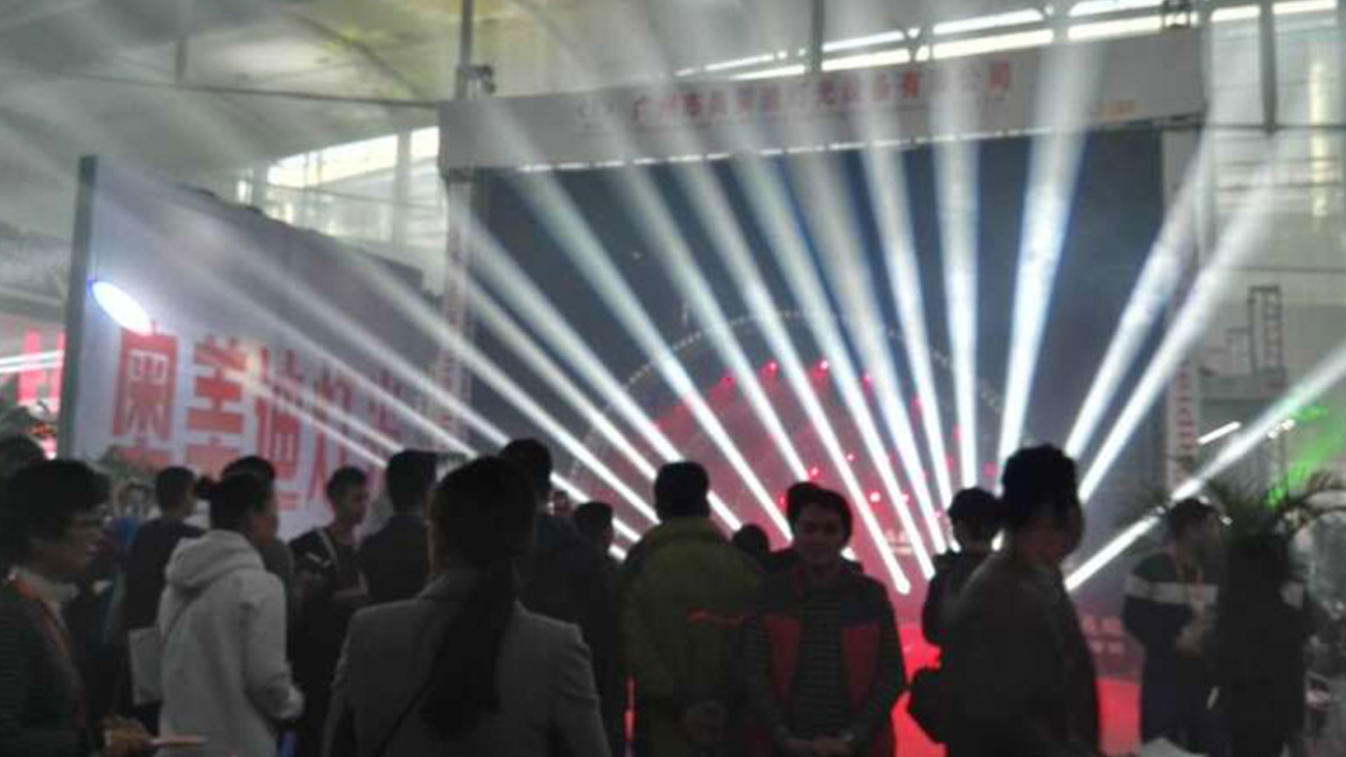 AOMEIDI-Dazzles-at-2016-Prolight+sound-Guangzhou