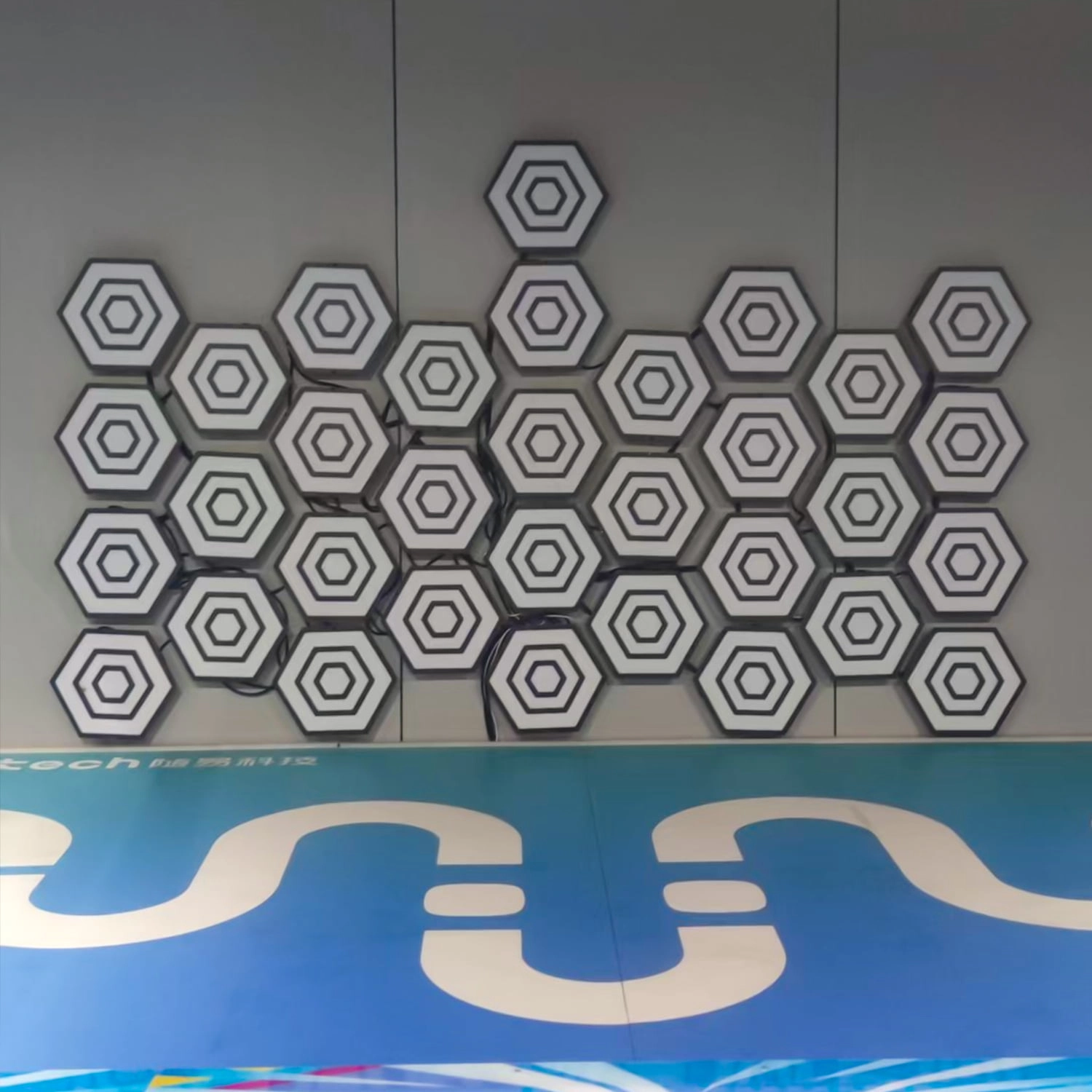 Hexagonal Throwing Lamp