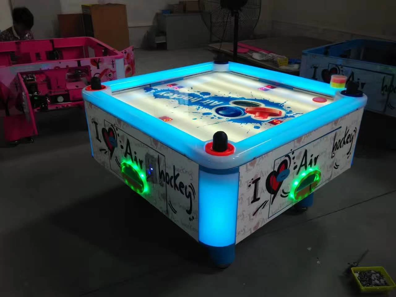 4 players air hockey game 3 - Colorful Park