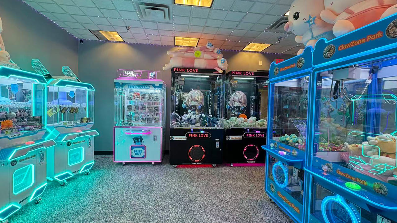 human-claw-machines-experience-zone3 - Colorful Park
