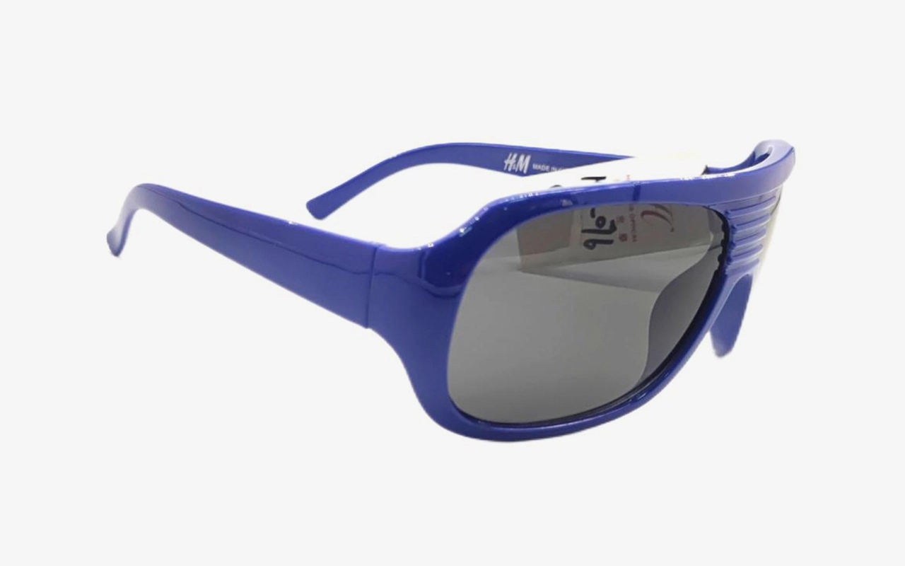 Blue polarized sunglasses for kids, perfect for protecting eyes from harmful UV rays. Best polarized sunglasses for children.