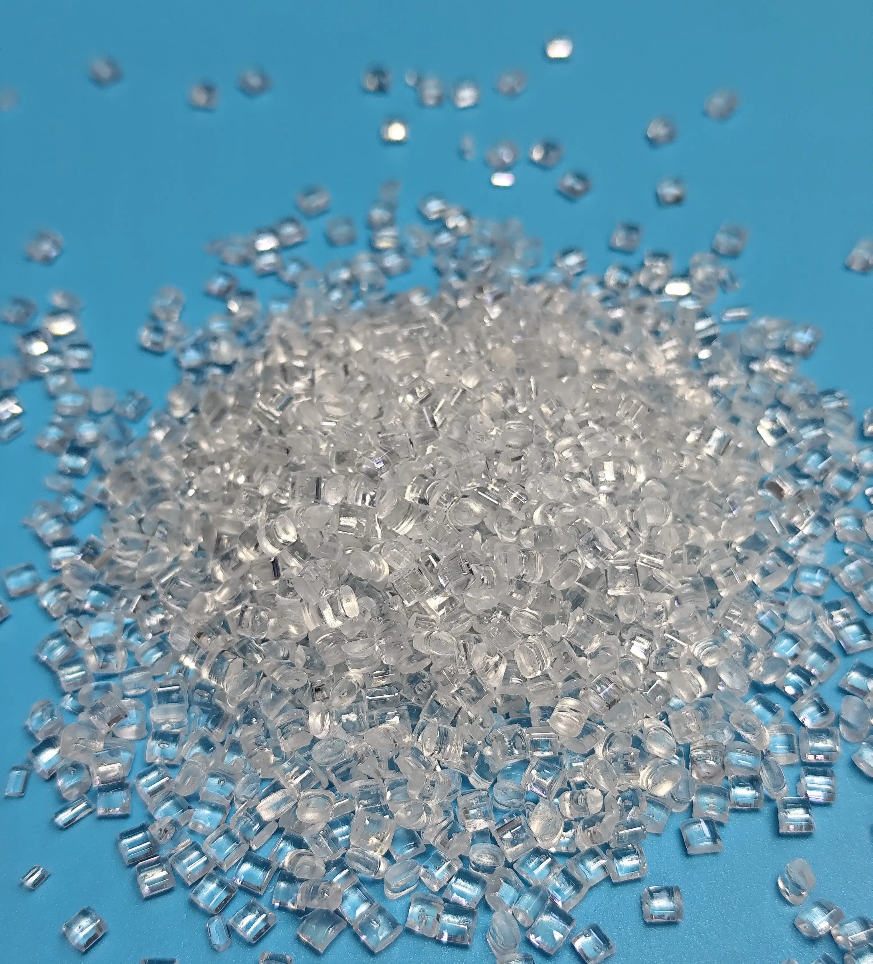 Carbonated polyester material