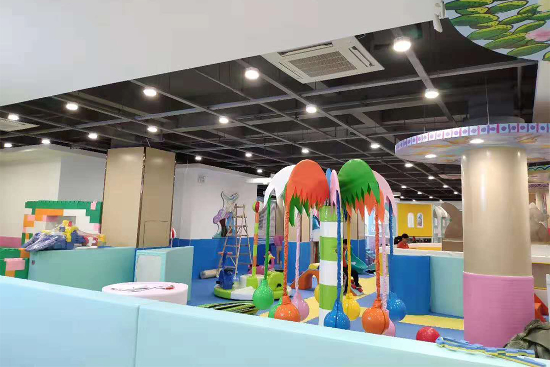 interactive trampolin park