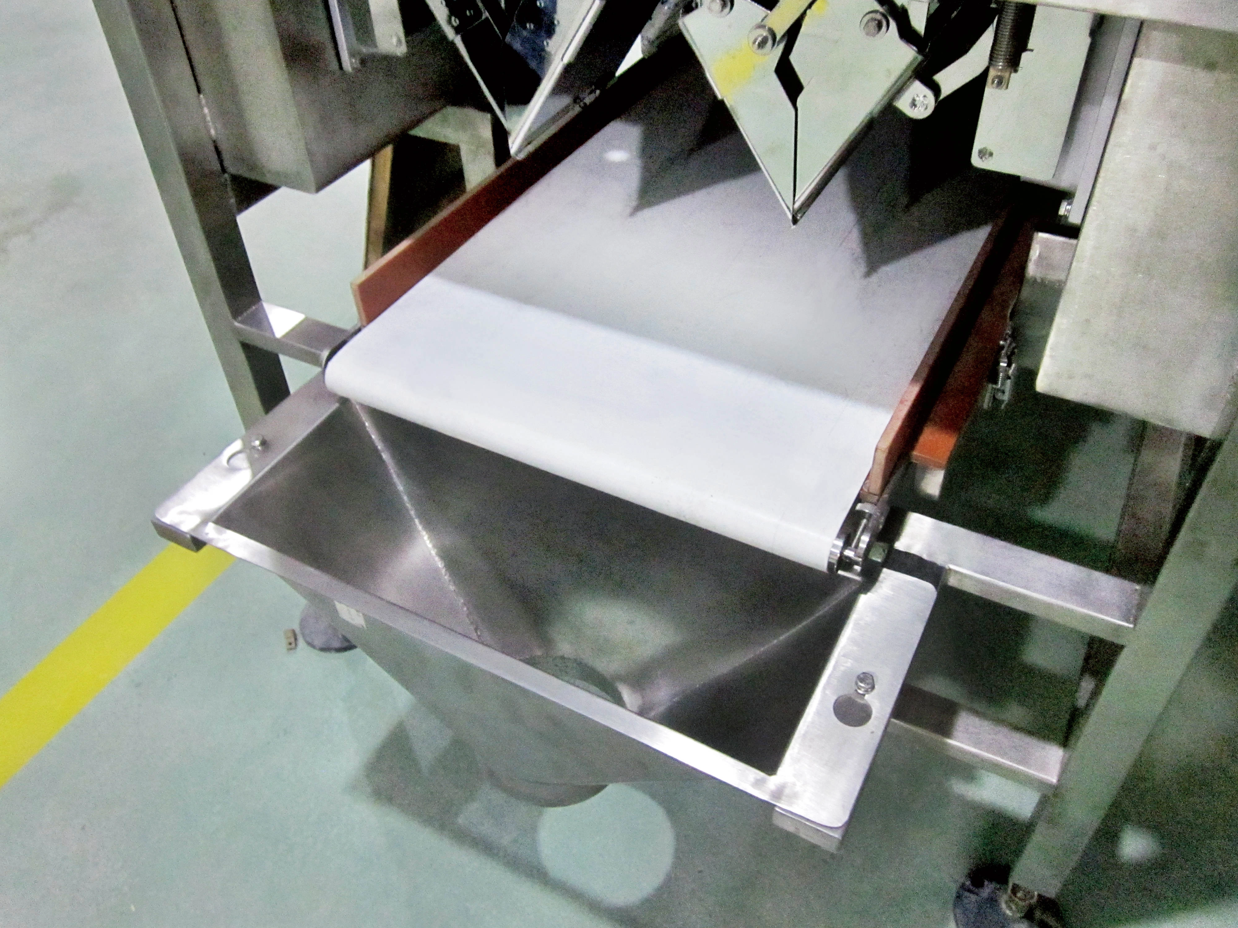 14-Head-Manual-Multihead-Weigher-Meat-Food-Noodles-Packaging-Machine-12 - Kenwei 14 Head Manual Multihead Weigher Meat Food Noodles Packaging Machine-12 - Kenwei