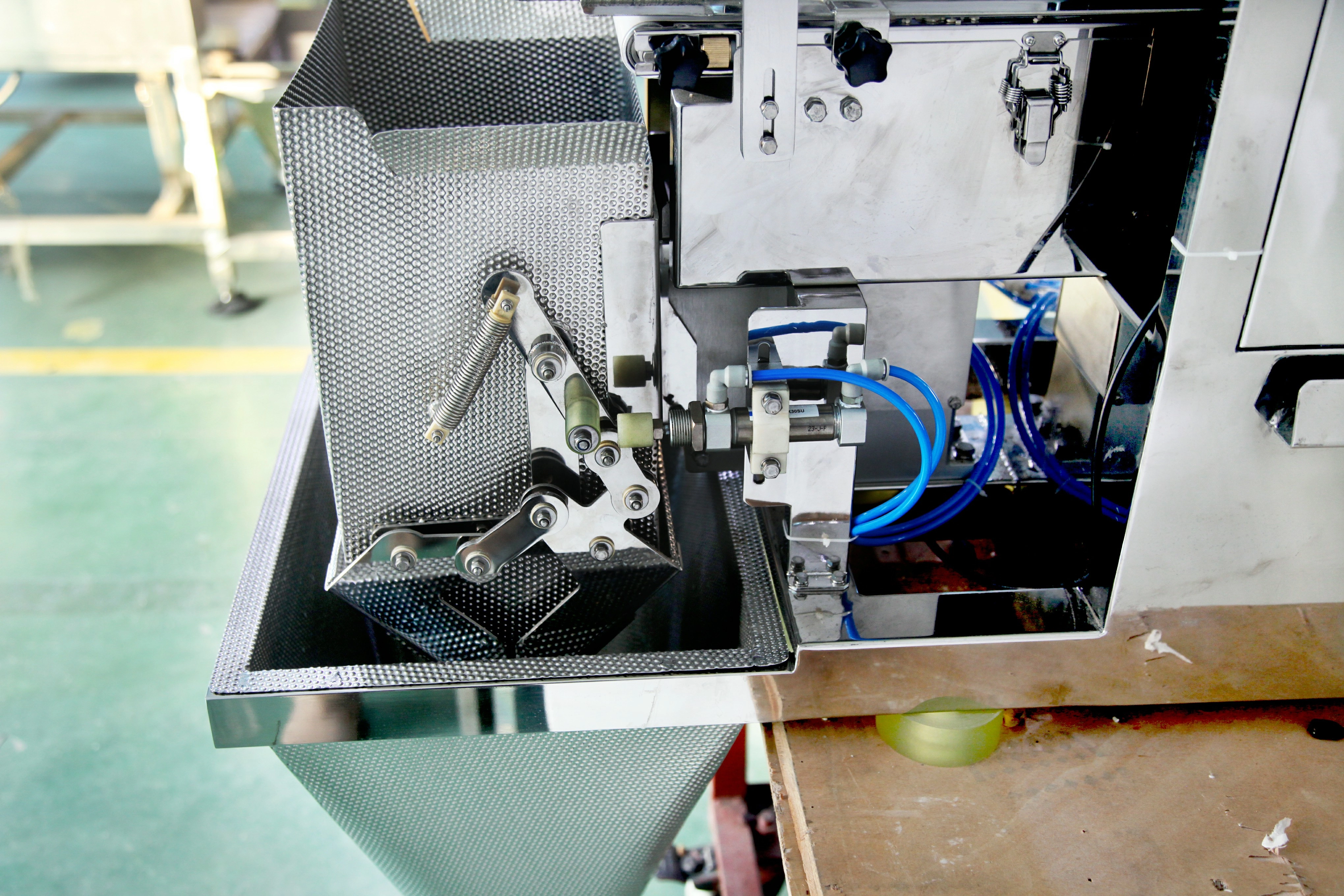 Automatic 2-Head Belt Linear Weigher for Vegetable 1 - Kenwei