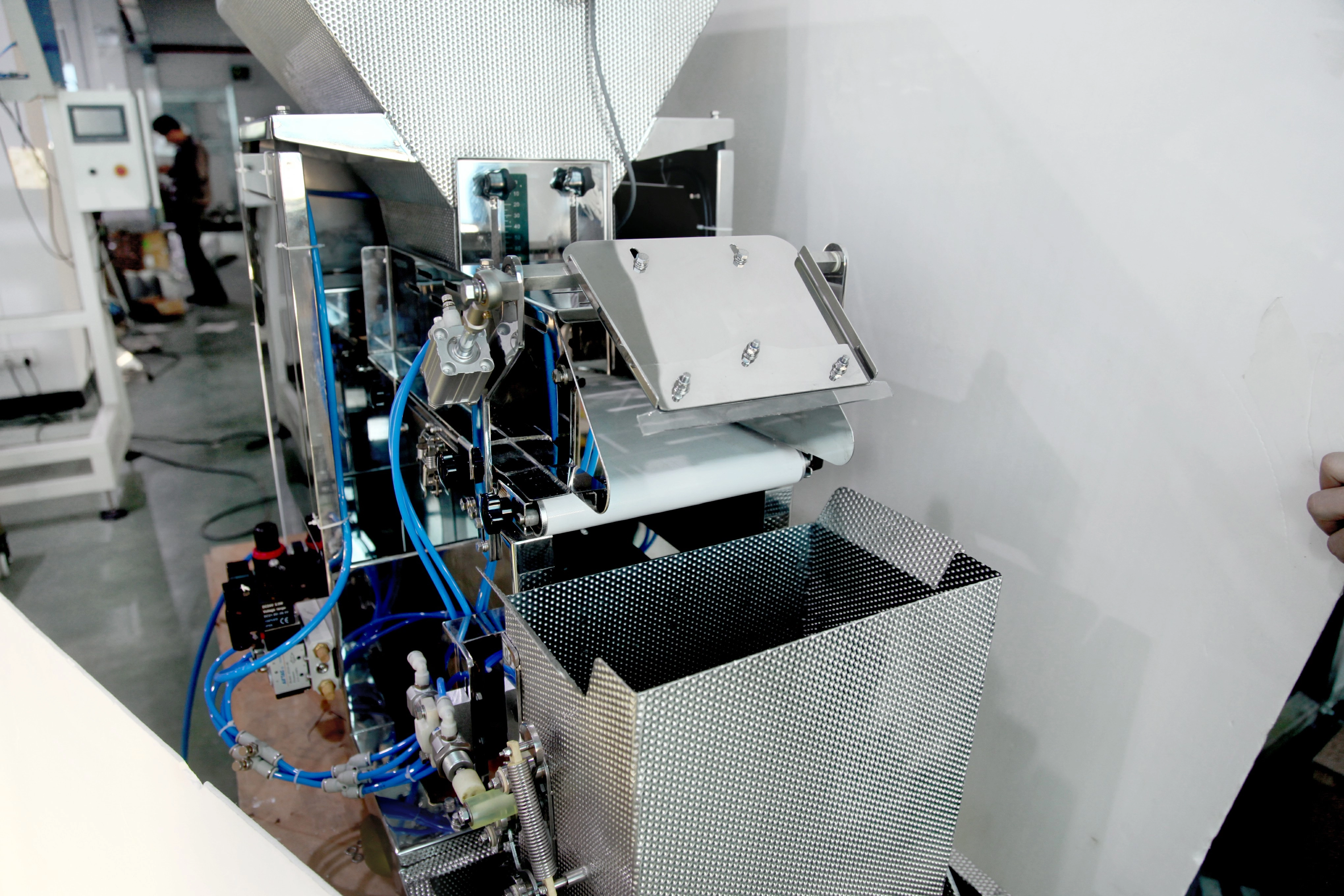 Automatic 2-Head Belt Linear Weigher for Vegetable 3 - Kenwei