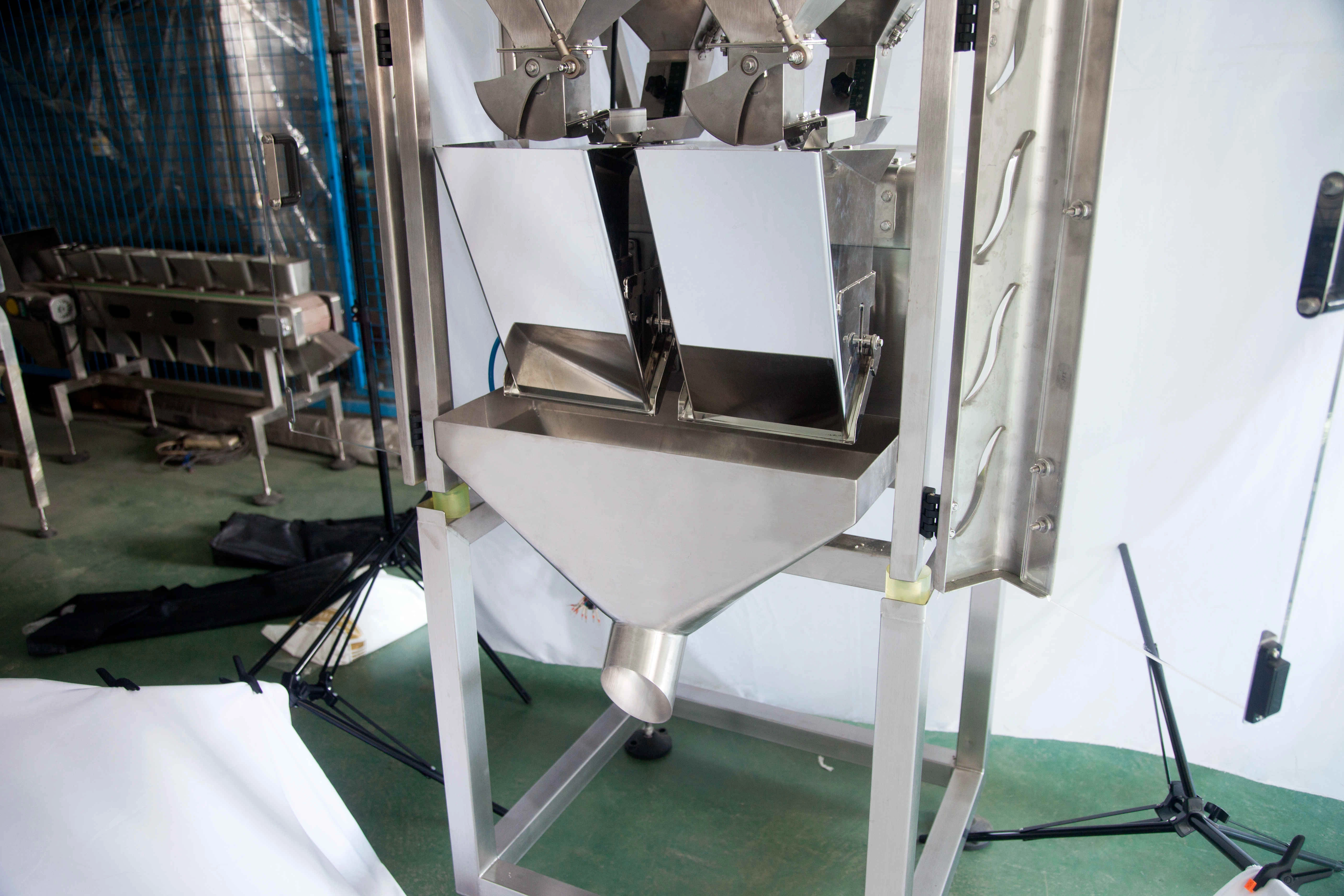 High-speed-2-Head-linear-weigher-for-weighing-and-packaging-small-granules-seeds-12 - Kenwei High speed 2 Head linear weigher for weighing and packaging small granules seeds-12 - Kenwei