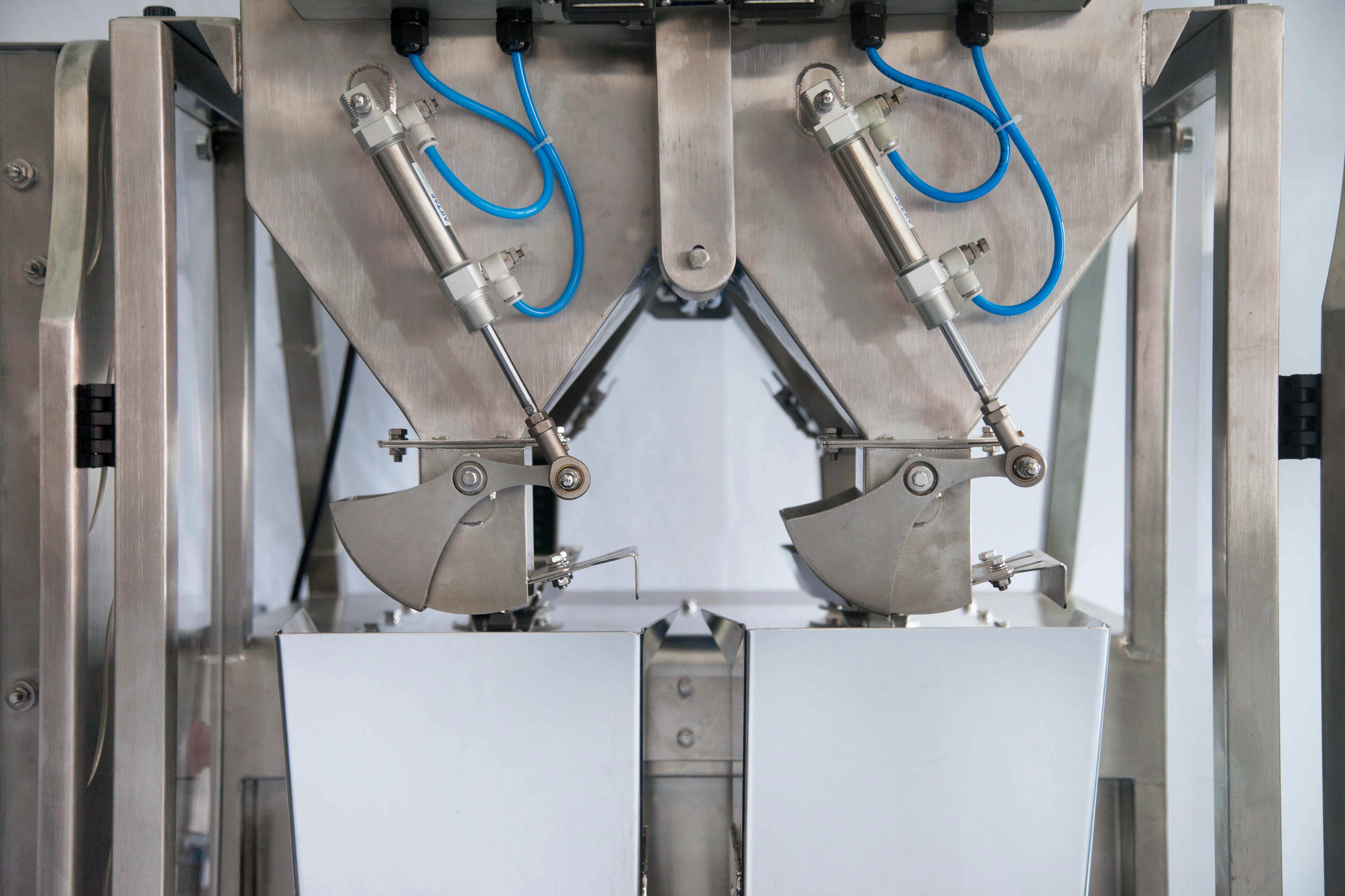 High-speed-2-Head-linear-weigher-for-weighing-and-packaging-small-granules-seeds-8 - Kenwei High speed 2 Head linear weigher for weighing and packaging small granules seeds-8 - Kenwei