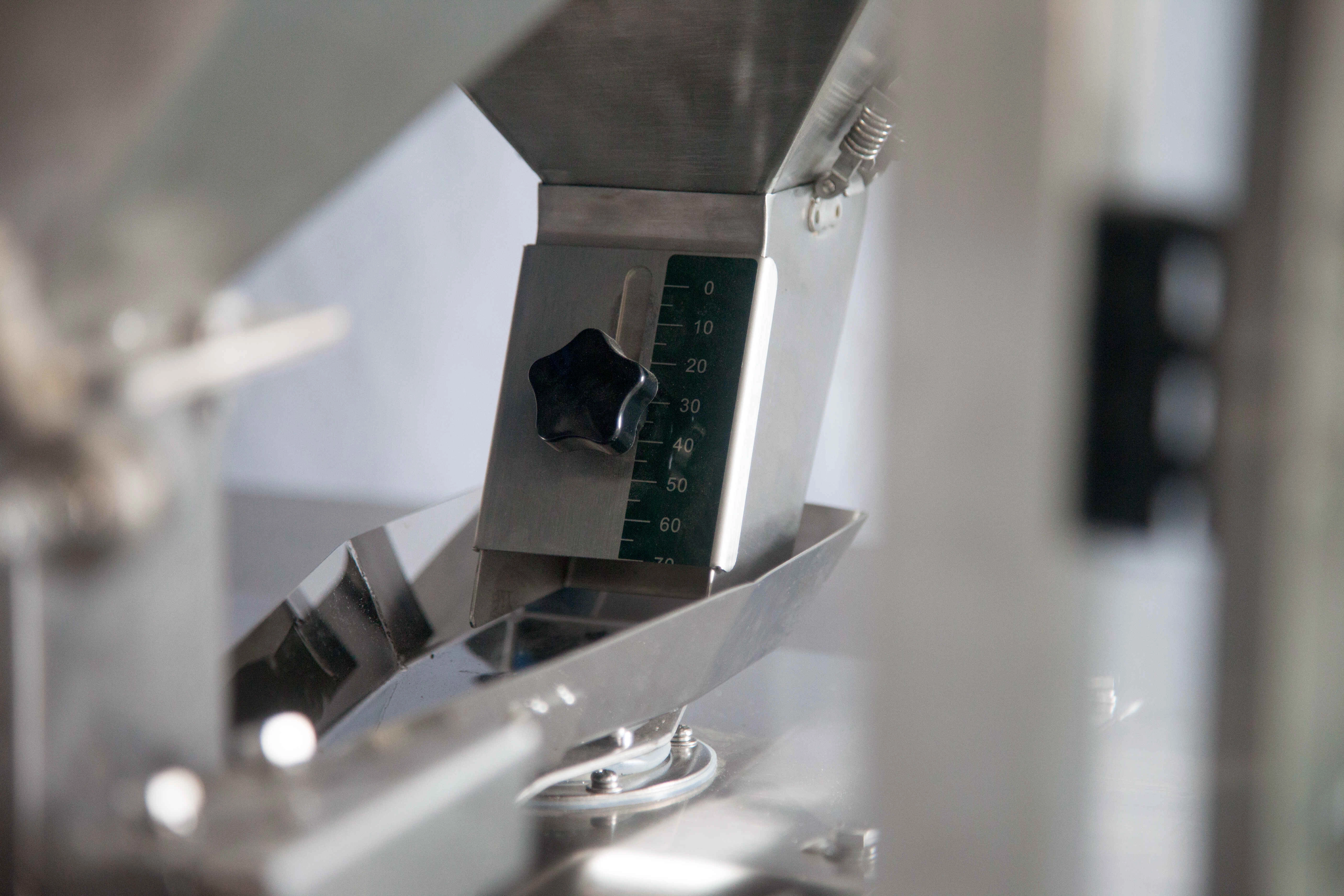 High-speed-2-Head-linear-weigher-for-weighing-and-packaging-small-granules-seeds-9 - Kenwei High speed 2 Head linear weigher for weighing and packaging small granules seeds-9 - Kenwei
