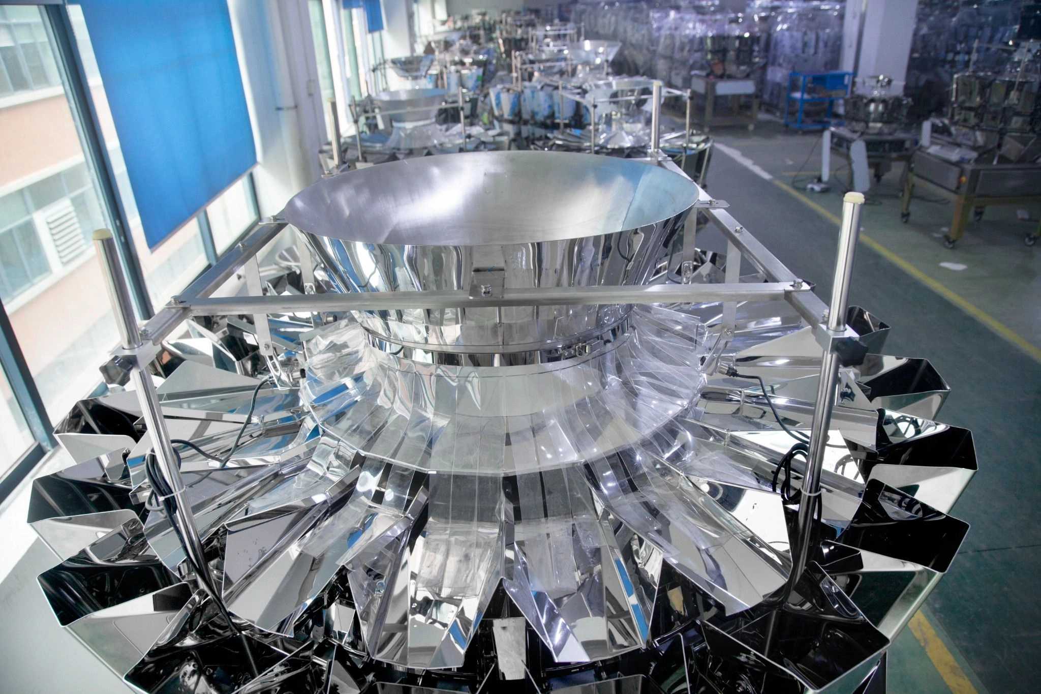 High-Speed 20 Heads Multihead Weigher with Dual Outlets for Mixed and Multi-Material Weighing2 - Kenwei