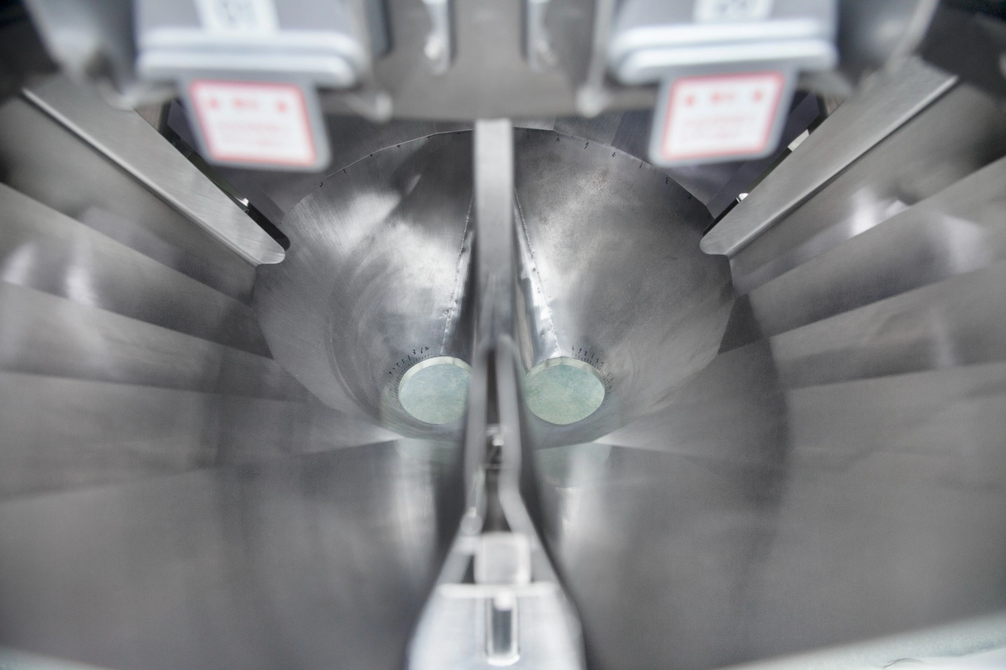 High-Speed 20 Heads Multihead Weigher with Dual Outlets for Mixed and Multi-Material Weighing4 - Kenwei